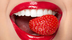 Memutihkan gigi dengan Strawberry Memutihkan gigi dengan Strawberry