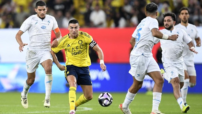 Al Nassr Bantai Al Fateh, Ronaldo dan Kolega Menggila dengan Skor Telak!